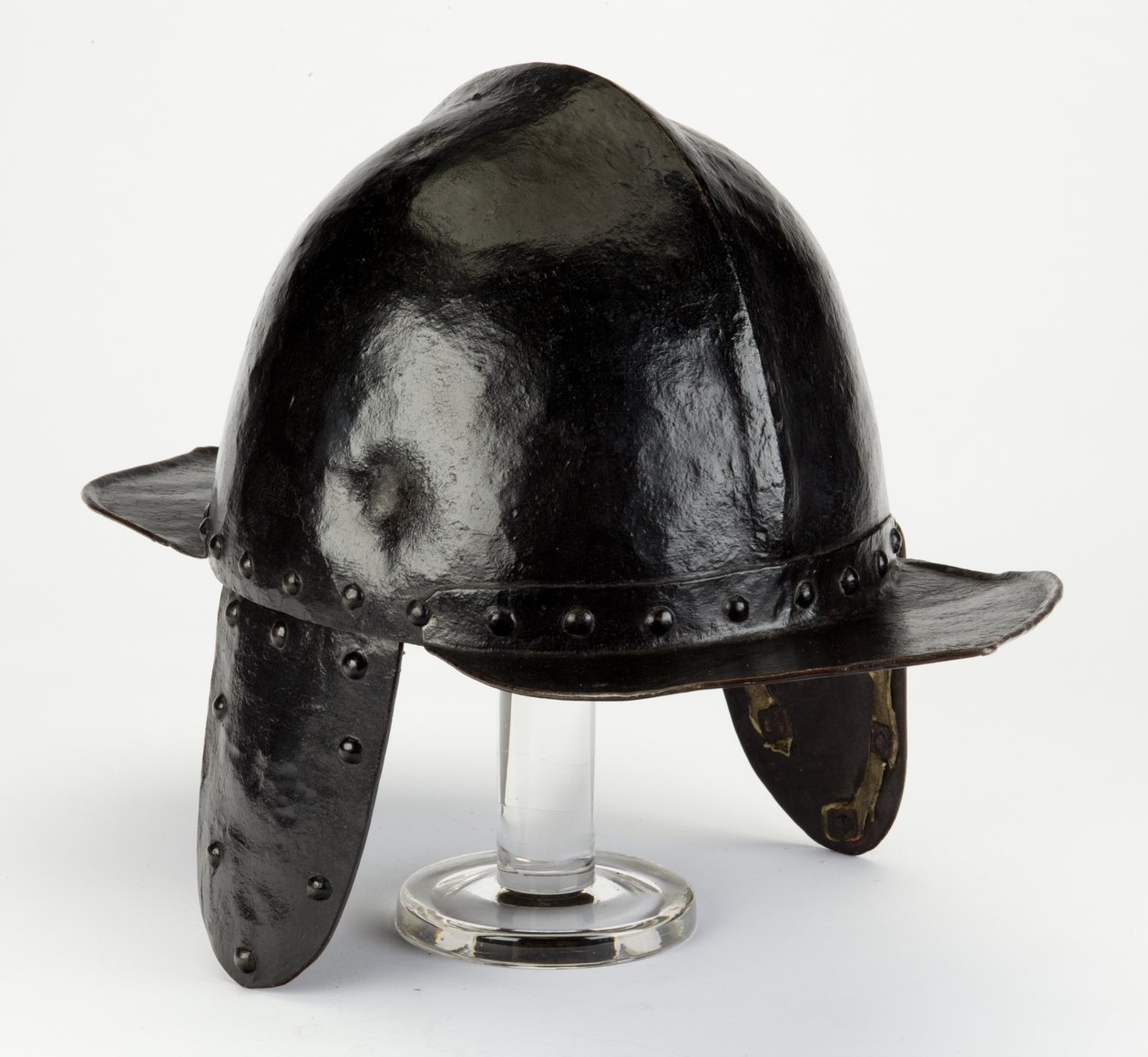 Capacete de sapador (ferro com tinta e couro) de (attr.to) Swiss School