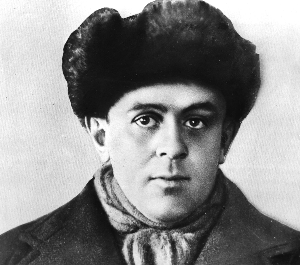Repórter americano, escritor e revolucionário John Reed em Moscou, por volta de 1917-18. de Unknown