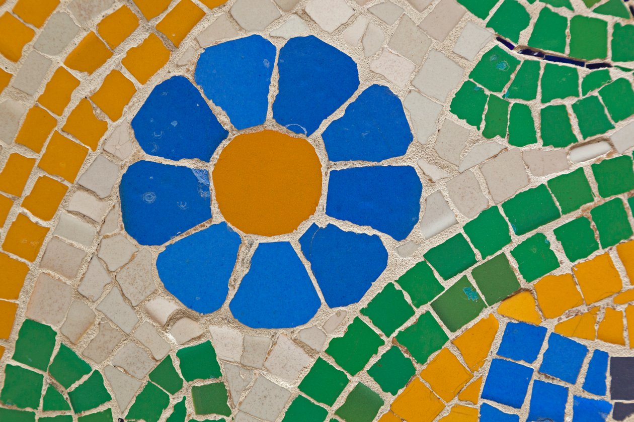 Barcelona, Espanha. Trabalho do mosaico na fachada de Palau de la Música Catalana. Edifício modernista de Lluís Domènech i Montaner. Palácio da Música Catalã. de Unknown