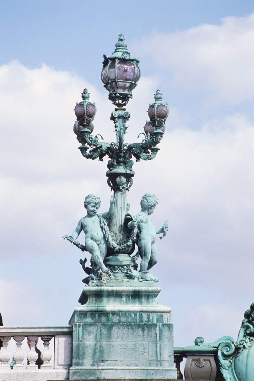 França, paris, metal, estátua, de, pelado, crianças, ligado, a, pont, alexander iii, decorado, lamp-post, com, esculturas. de Unknown