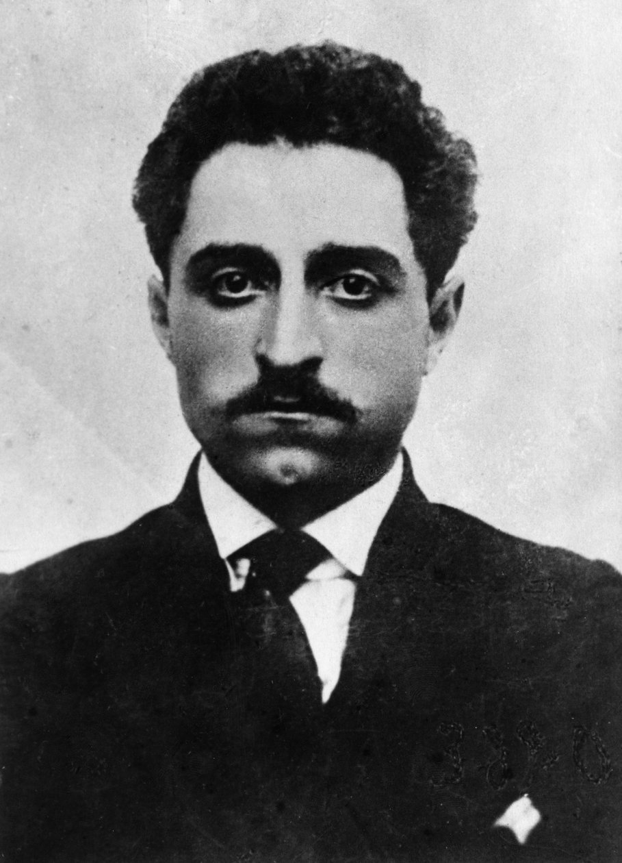 Grigoriy Konstantinovich Ordzhonikidze (Sergo Ordzhonikidze) Quando Ele era um estudante da Escola do Partido Bolchevique em Longjumeau, 1911. de Unknown