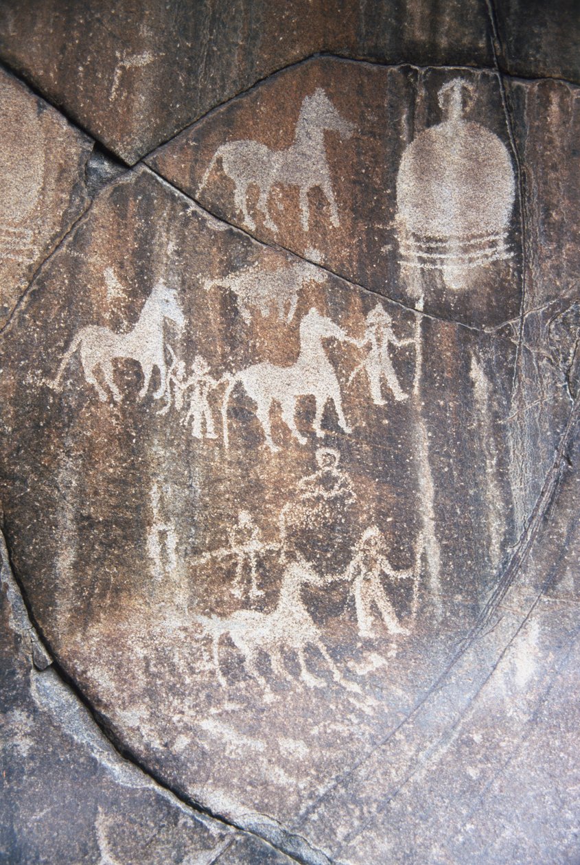 Imagens de animais e símbolos estão entre as 30 mil gravuras rupestres perto da aldeia de Chilas, na cordilheira de Karakoram, no norte do Paquistão. de Unknown