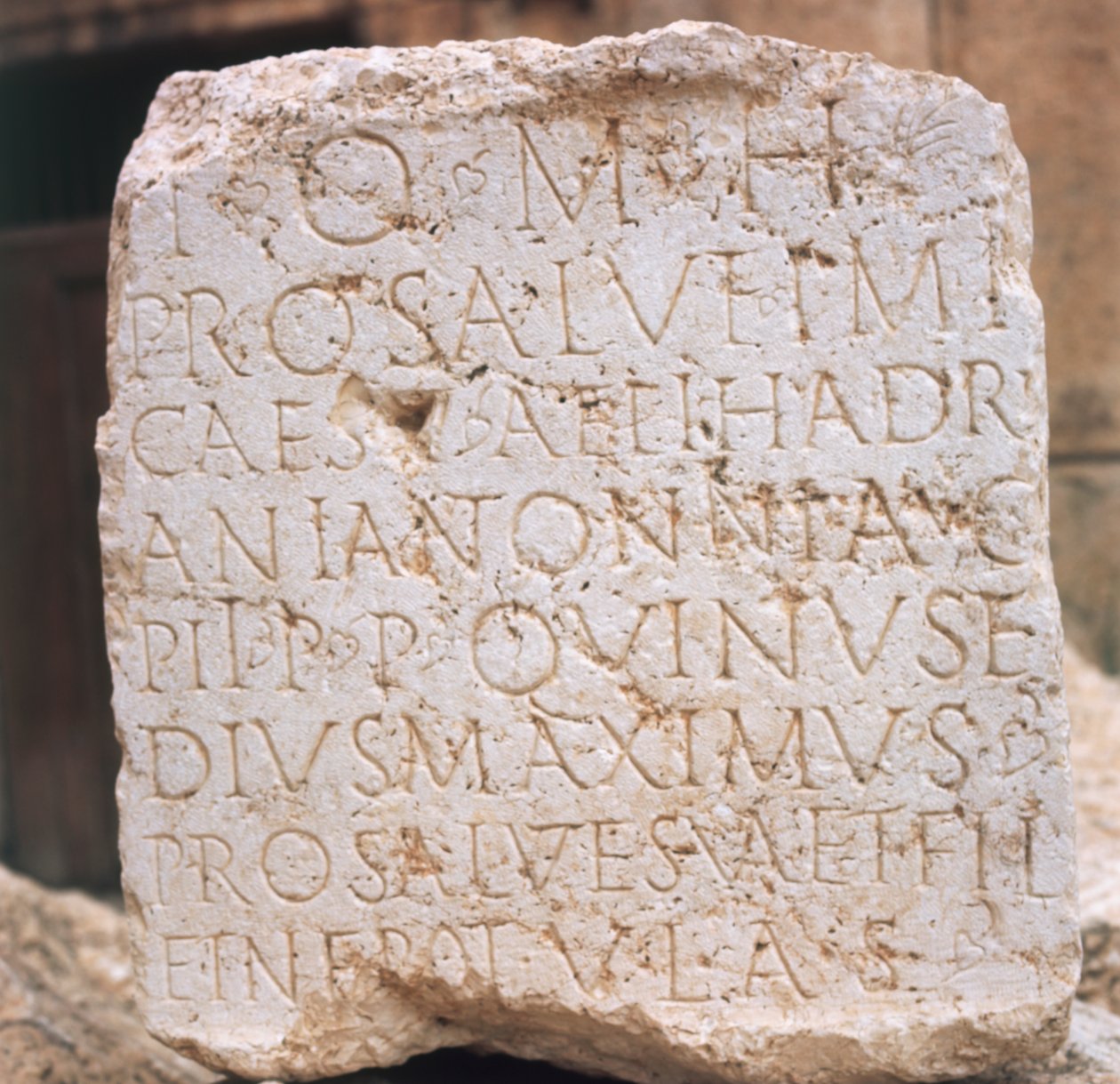 Líbano, Baalbek, Grande Corte, pedra inscrita com dedicação a Adriano, século II dC de Unknown