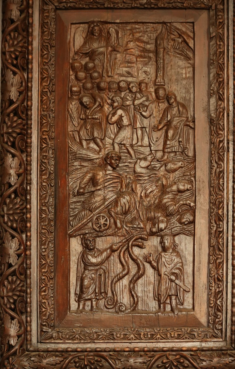 Painel da porta 5C: o Êxodo: soldados do Faraó se afogam no Mar Vermelho: serpente de Arão de Unknown