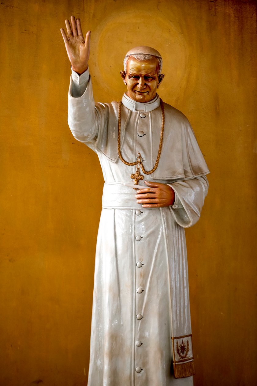 Estátua do papa John Paul II em Christ Risorto da igreja paroquial católica de Hedzranawoe, Lomé, Togo. de Unknown