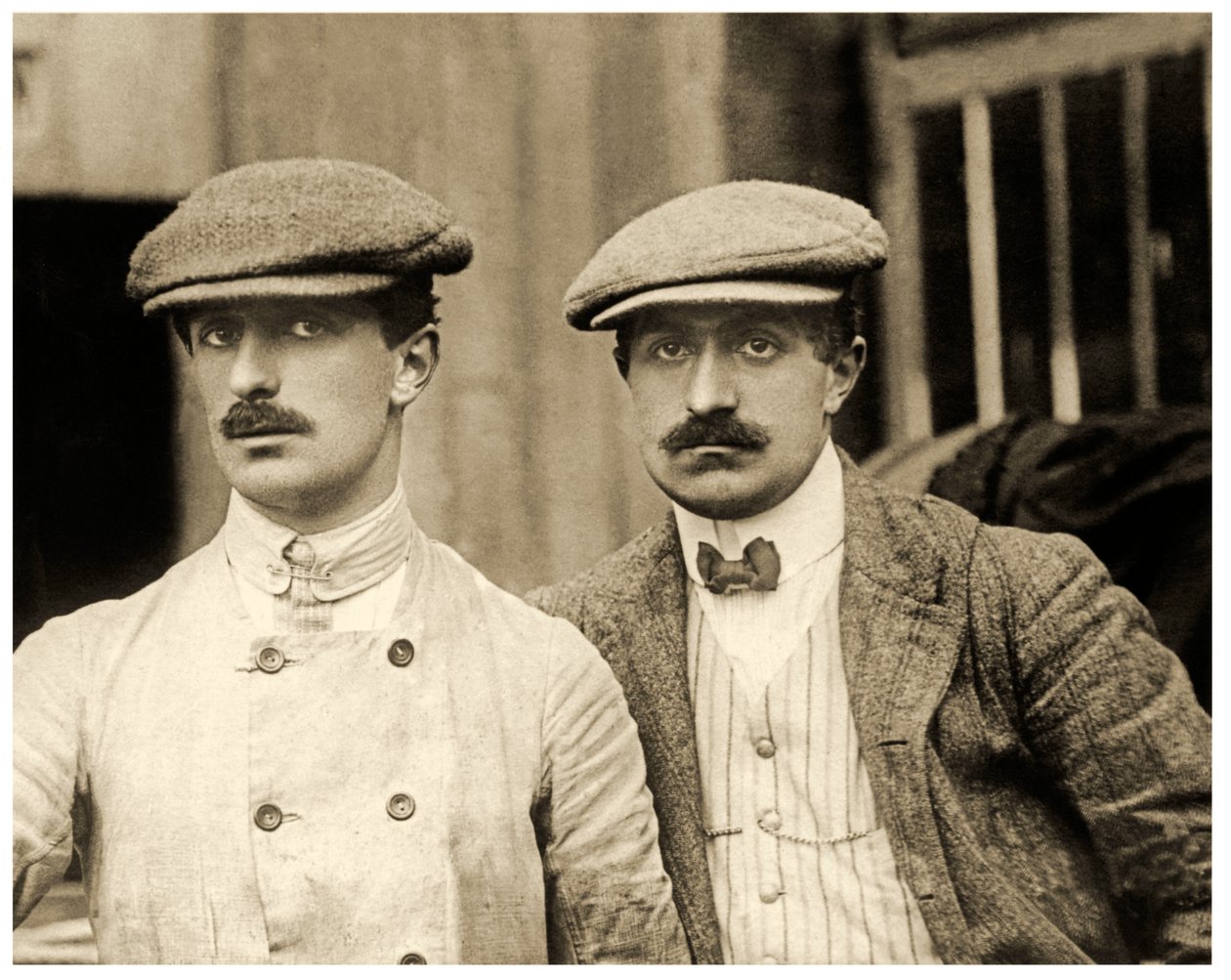 Retrato dos irmãos vizinhos, Paris, França. 1906 de Unknown