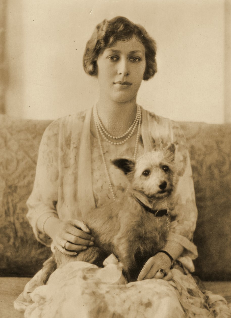 Princesa Maria e seu cachorro c. 1920 de Unknown