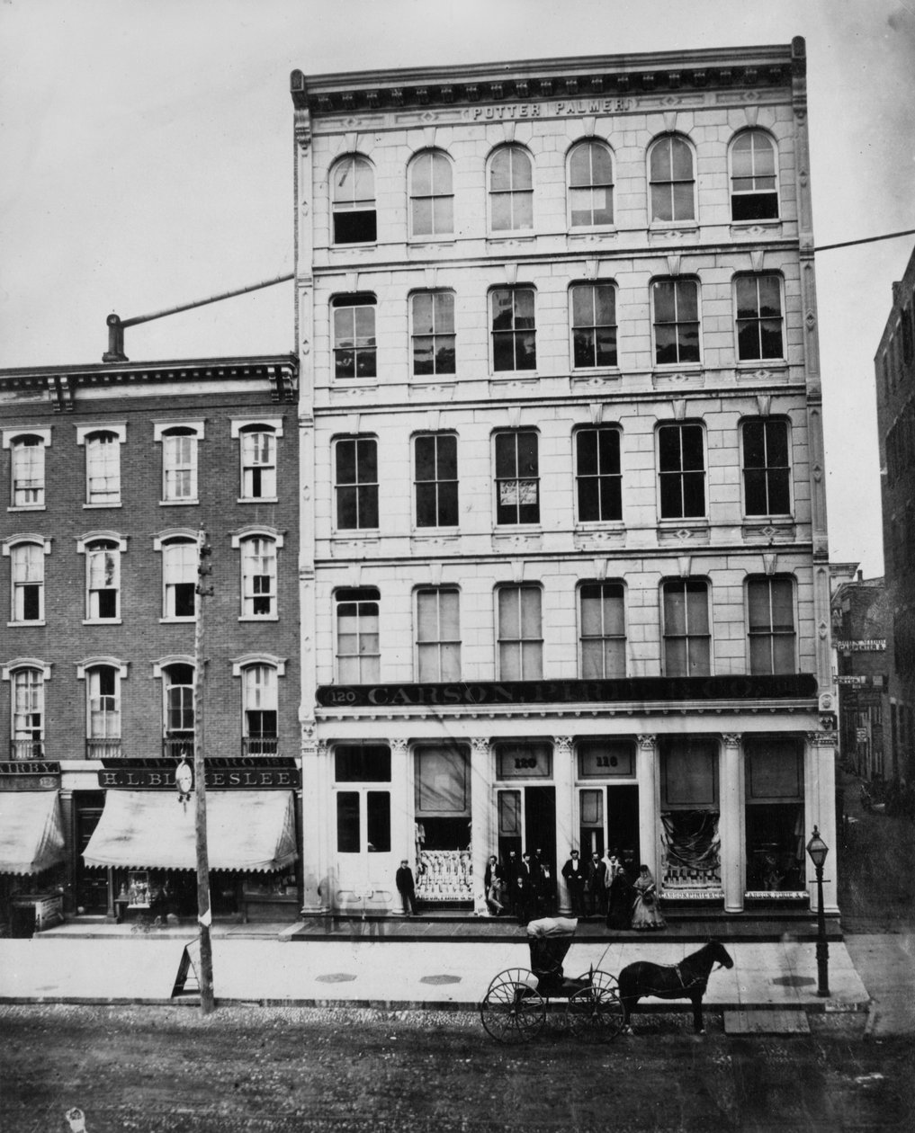 Carson Pirie Scott, edifício em 120-118 State Street, Chicago, c.1869 de American Photographer