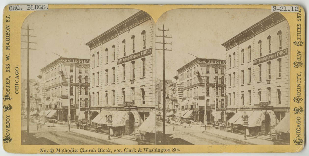 Estereografia da vista do Bloco da Igreja Metodista na esquina das ruas Clark e Washington, Chicago, 1871 (foto bw na montagem do cartão) de American Photographer