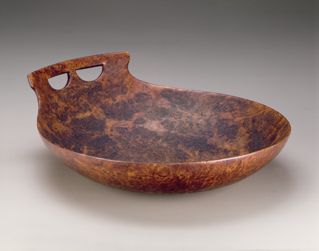 Tigela, Sioux Oriental, Nativo Americano, c.1850 (madeira de freixo) de American School