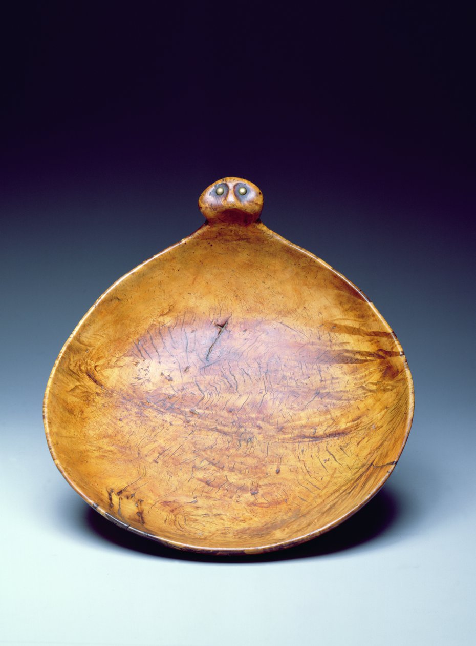 Tigela, Sioux Oriental, Native American, c.1850 (bordo esculpido e polido com tachas de latão) de American School