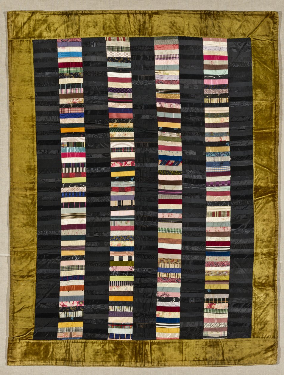 Edredão Strippie, c.1880 (seda e veludo) de American School