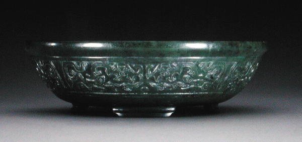 Bacia de casamento com uma faixa de fênix archaistic e peixe em quatro pés de suporte (stoneware) (exterior de 208370) de Chinese School