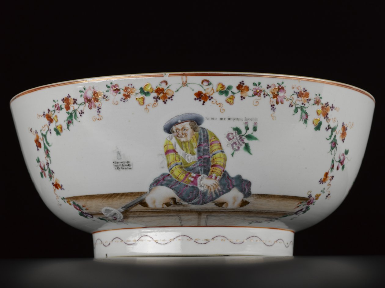 Pote de soco satírico, representando uma cópia de uma gravura anti-jacobita, Sauneys Mistake, 1785 (porcelana) de Chinese School