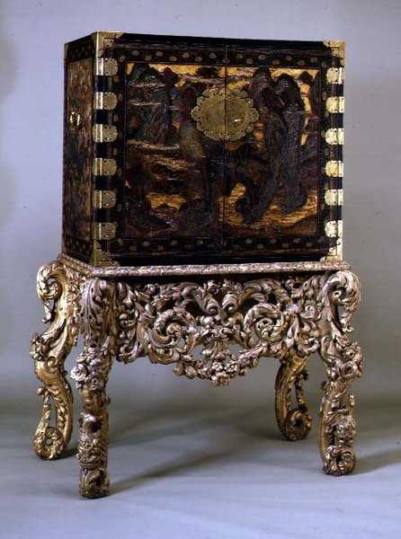 Gabinete em giltwood stand, c.1680 (gabinete) de Dutch School