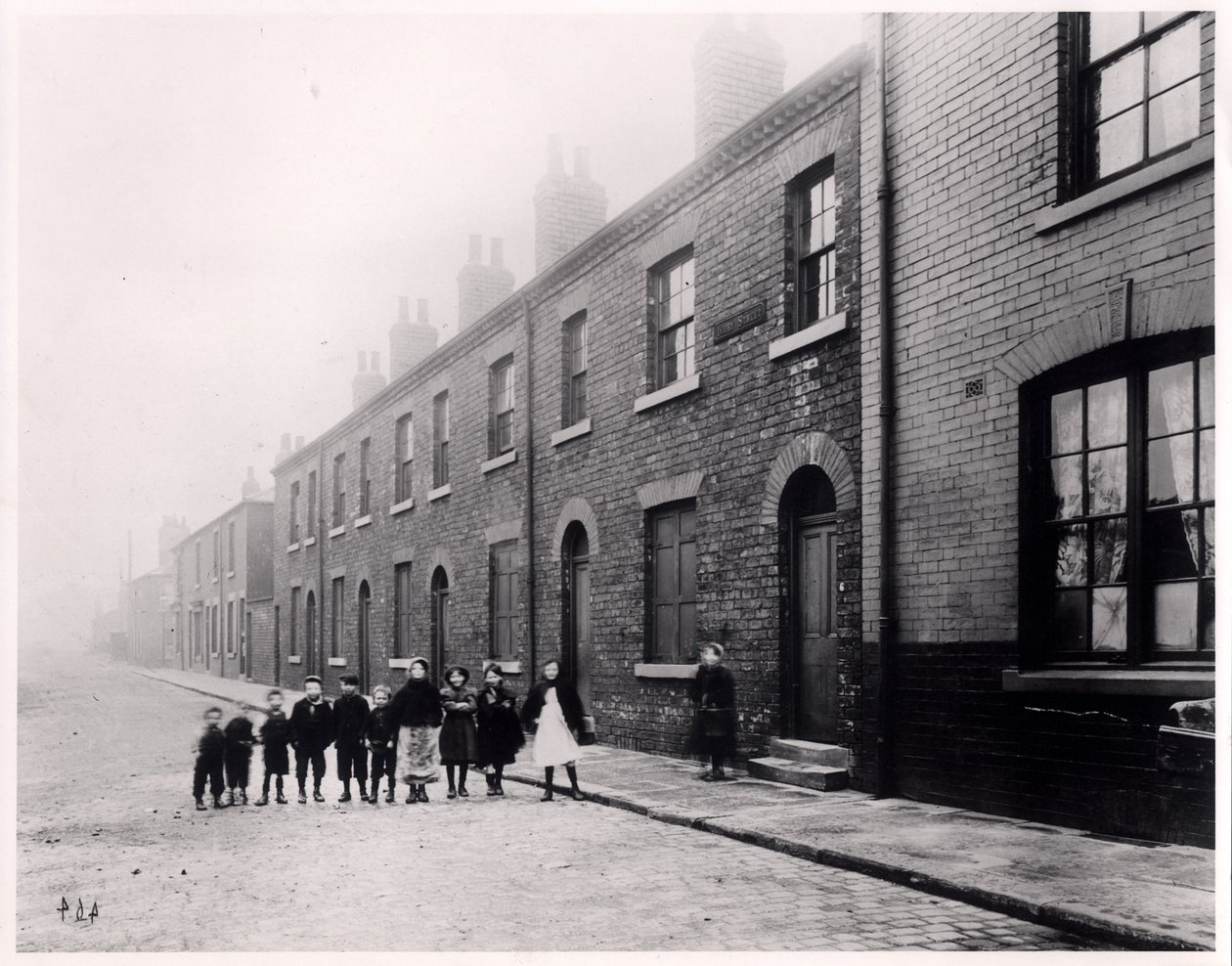 Crianças em Ivory Street, Hunslet, Leeds, dezembro de 1901 de English Photographer
