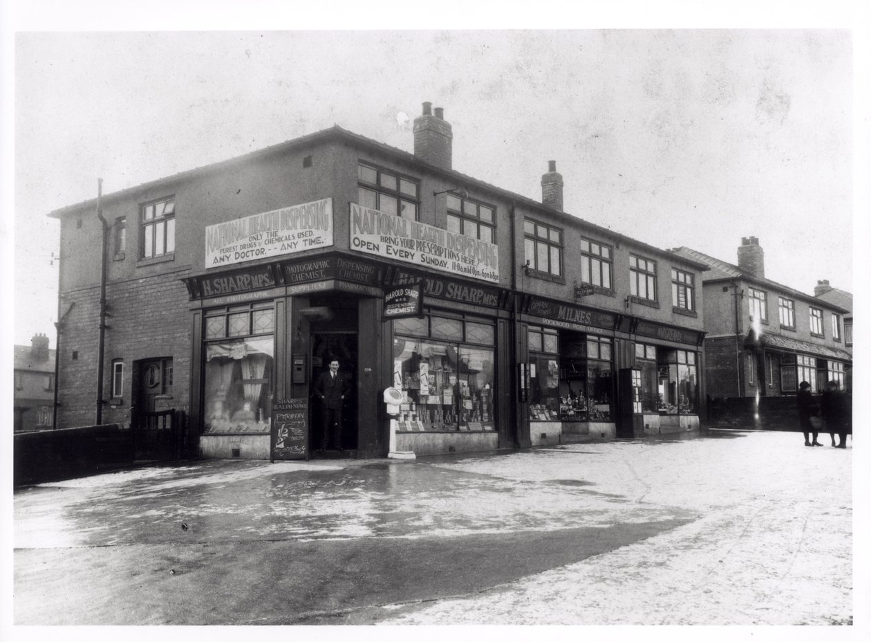 Harold Sharp National Health Dispensing Chemist, Rookwood Parade, York Road, Leeds, 1936 de English Photographer