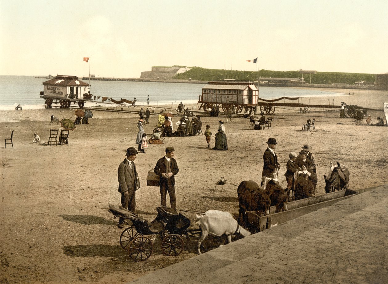 A praia de Weymouth, c.1890 - 1900 (cromolitógrafo) de English Photographer