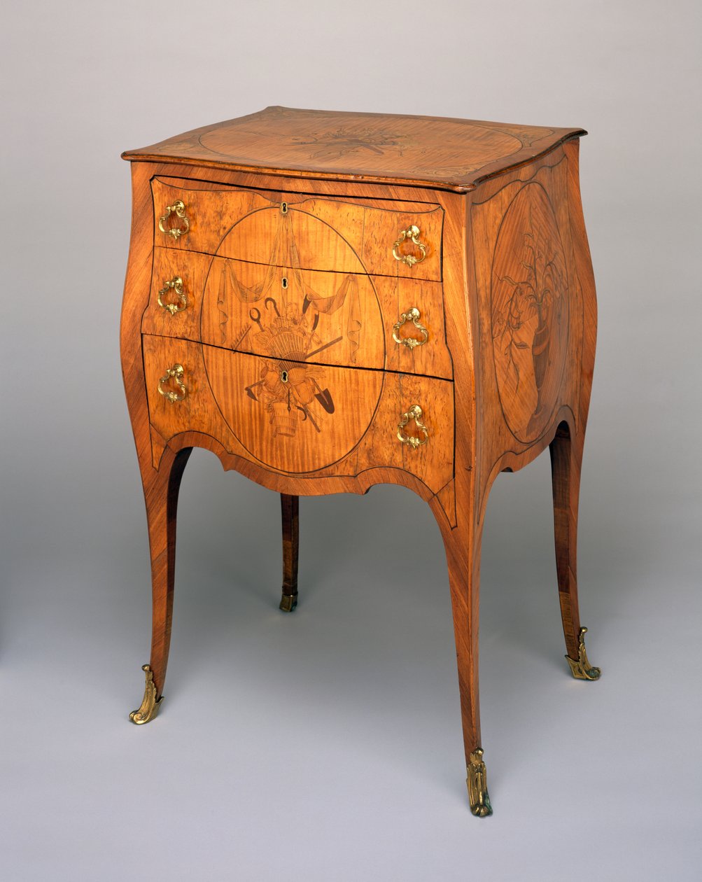 Cômoda, c.1770 (madeira de mogno, pau-rosa, calamander e ormolu) de English School