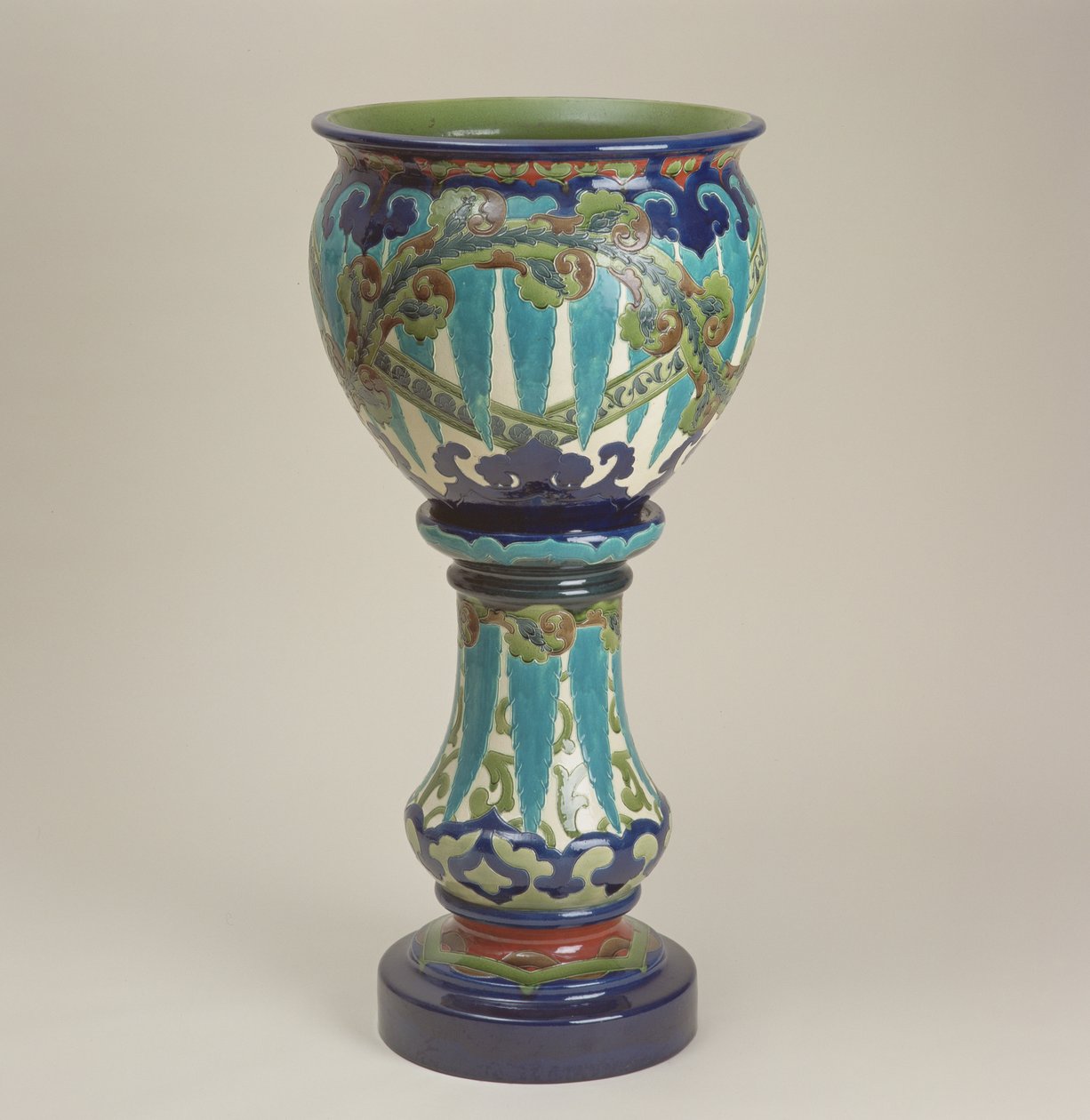 Jardiniere por Burmantofts Pottery, Leeds, 1890-1904 (cerâmica) de English School