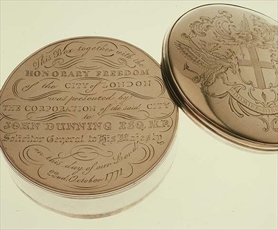 Grande caixa da Freedom apresentando a liberdade honorária da cidade de Londres a John Dunning Esq., MP, em 22 de outubro de 1771 de English School