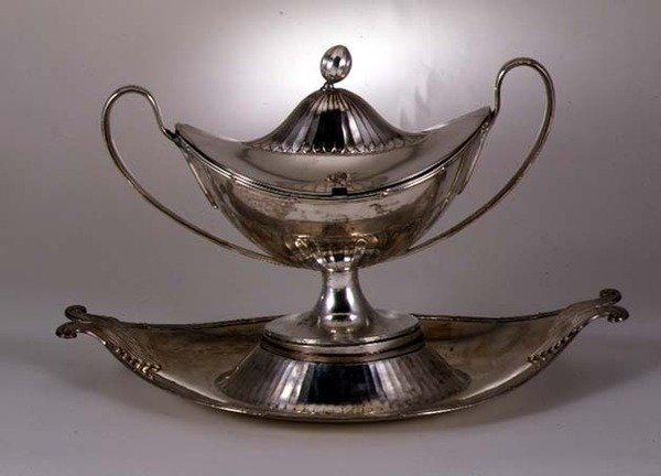 Molheira, gravada com armas de Sir John Bludgen, c.1780 (prata) de English School