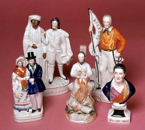 Figuras de Staffordshire de Sir Robert Peel, Arcebispo Cranmer, Otelo e Iago, Rainha Victoria e Príncipe Albert e Liberty de English School