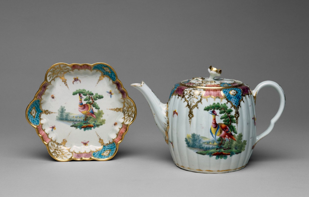 Bule e Tampa e Suporte, Porcelana de Worcester, 1775 (porcelana de pasta mole) de English School