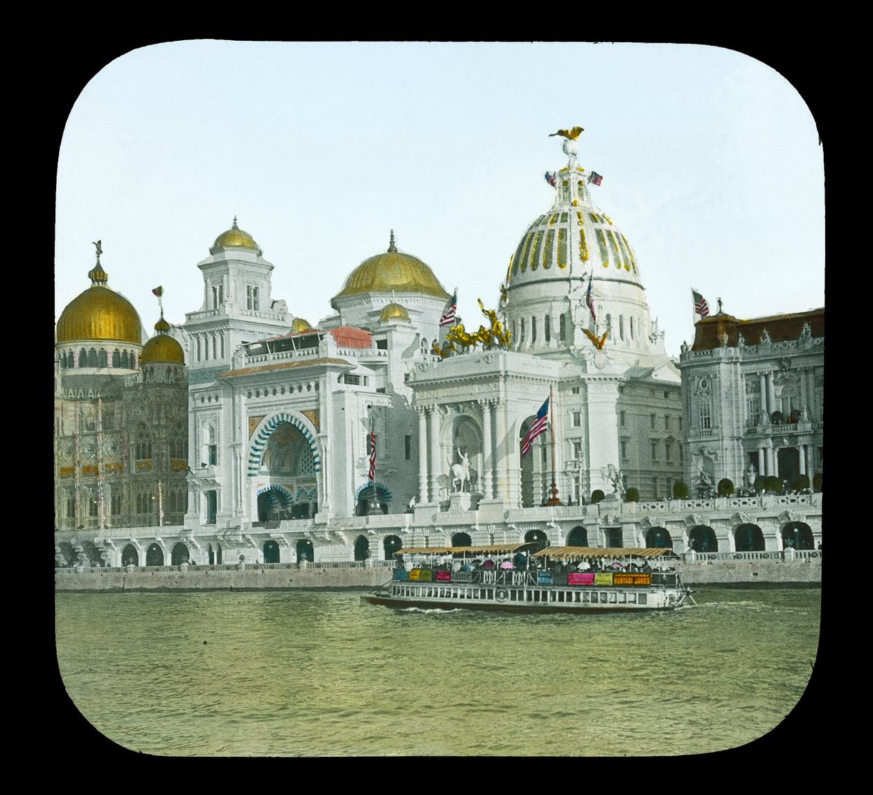 Exposição de Paris: Quai des Nations, o Pavilhão Otomano e o Pavilhão dos Estados Unidos, 1900 (lanterna) de French Photographer