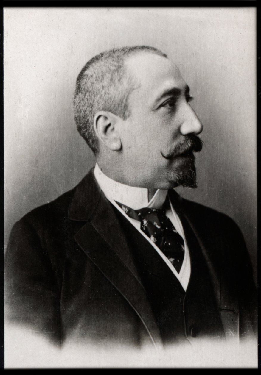 Retrato de Anatole France (1844-1924), poeta francês, jornalista e romancista. de French Photographer