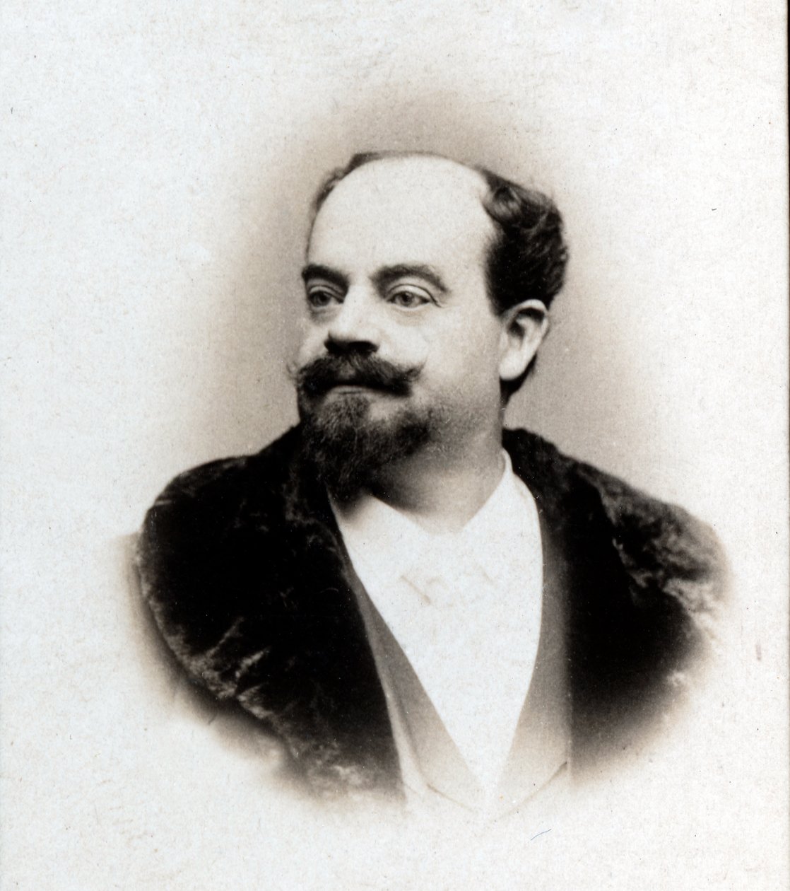 Retrato de Gabriel Ferrier (1847-1914), pintor francês. de French Photographer