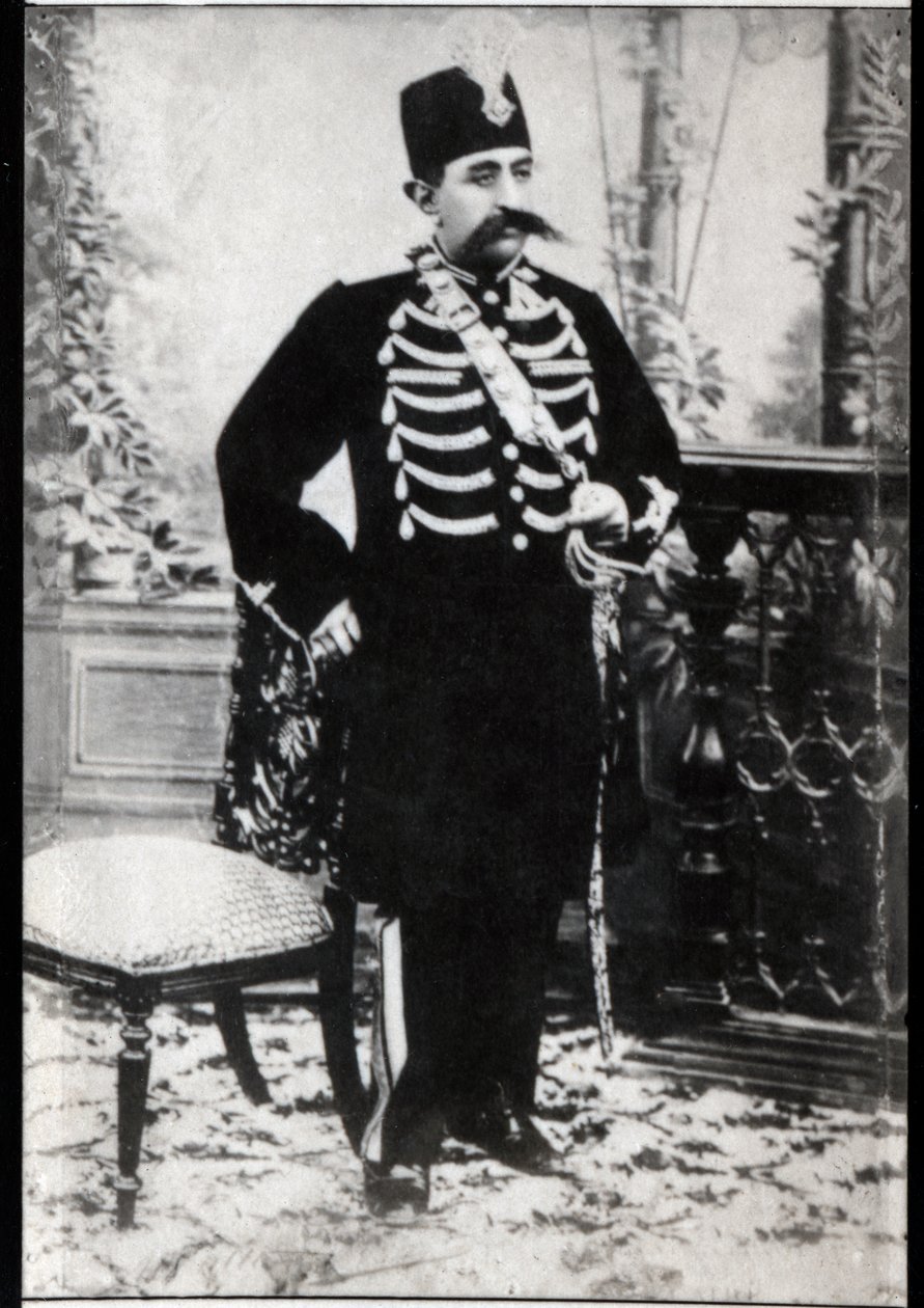 Retrato de Mozaffar ad Din (1853-1907), xá de Qajarid da Pérsia. de French Photographer