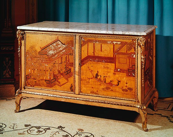 Cômoda com painel duplo, assinada Joseph 1772 (madeira dourada) de French School