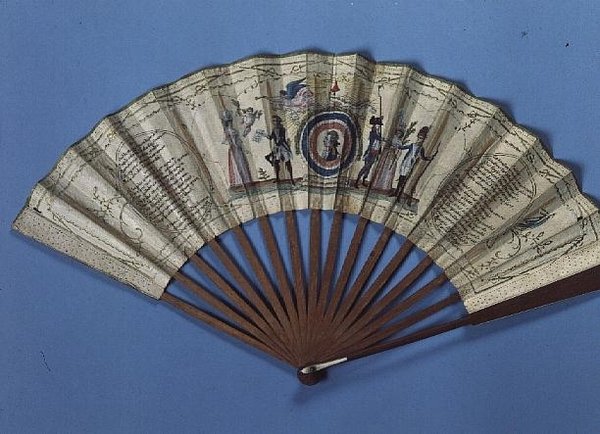 Fã com um retrato de Gilbert Motier (1757-1834) Marquês de la Fayette (1757-1834) enquadrado em uma roseta vermelha, branca e azul, 1789 de French School