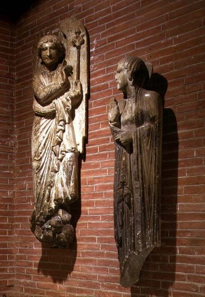 Figuras da Anunciação, do exterior de St. Sernin, c.1200 (ver também 223471) de French School