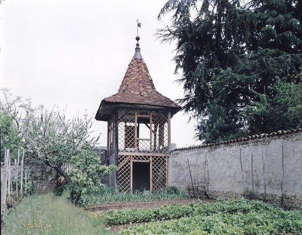 Pavilhão de jardim no local de nascimento de Hector Berlioz (1803-69) de French School