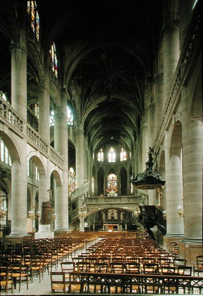 Vista interior para o coro e a tela rood de French School