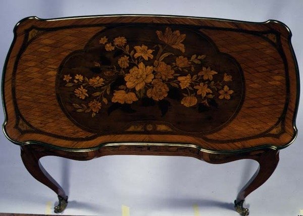 Mesa de trabalho ladys com tampo deslizante, estampada com a marca de marca Versailles, atr. para JFOeben (d.1763) c.1755 de French School