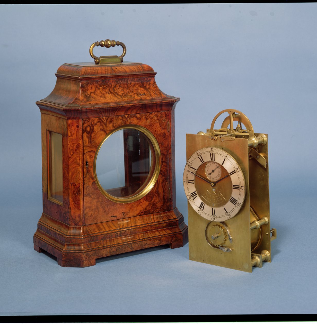 Relógio marítimo, em uma caixa de nogueira com alça de transporte, mostrador de latão com círculo prateado e mostrador de segundos, por Henry Sully, c.1724 (latão e nogueira) de French School