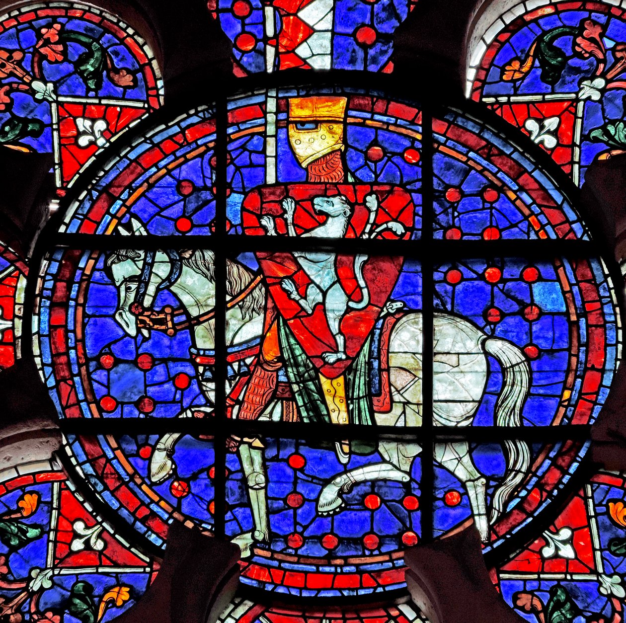 Rosácea retratando Simon de Montfort, Catedral de Chartres de French School