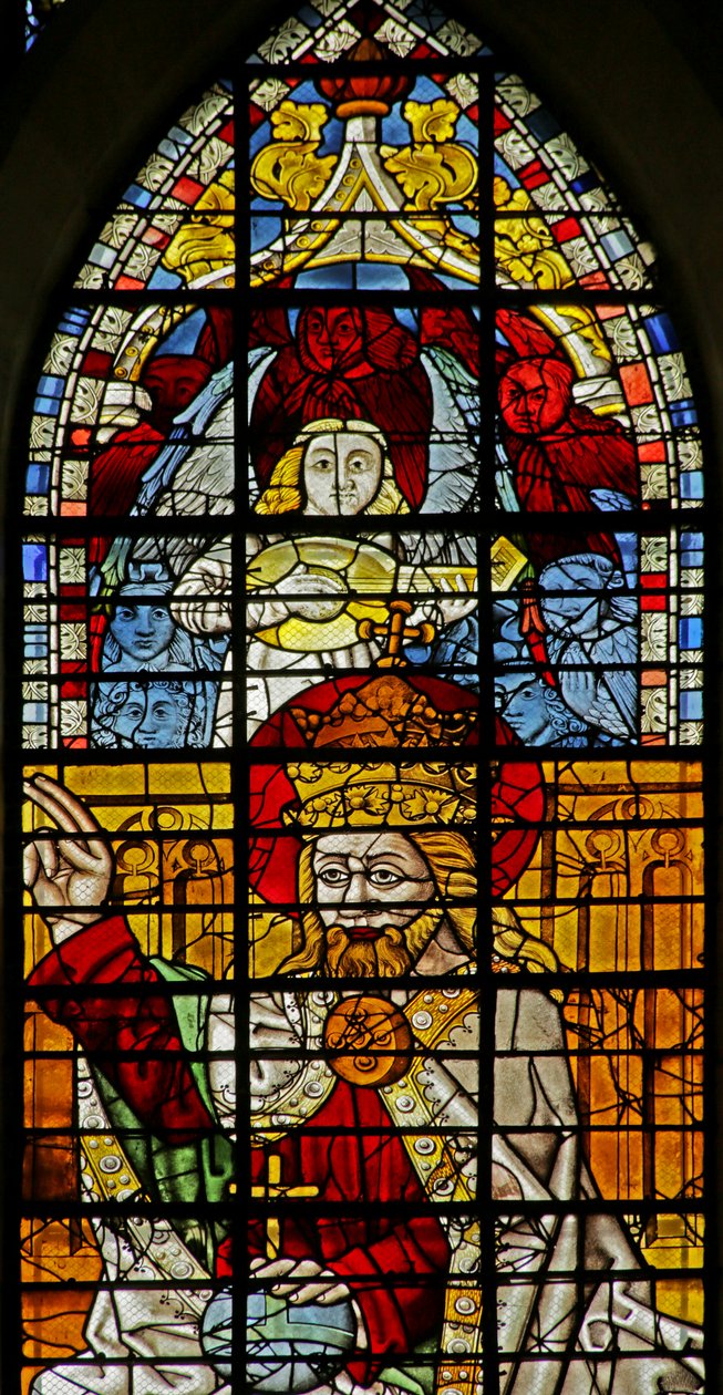 Janela retratando Deus na Coroação da Virgem e um Anjo Musical acima de French School