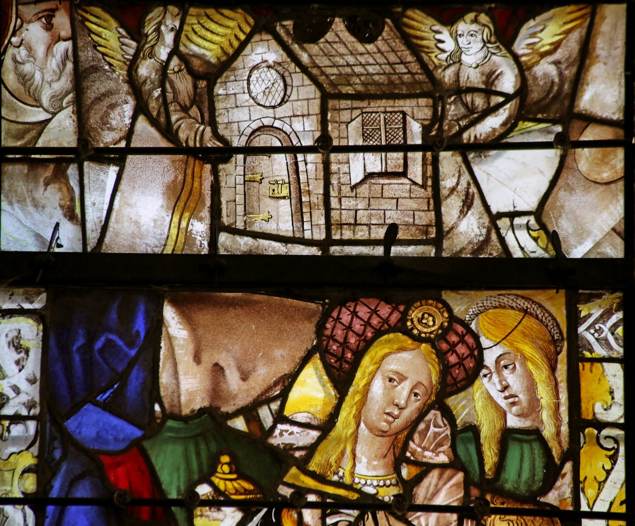 Janela representando Maria Madalena (fragmentária) e La Maison de Lorette transportada por Anjos de French School