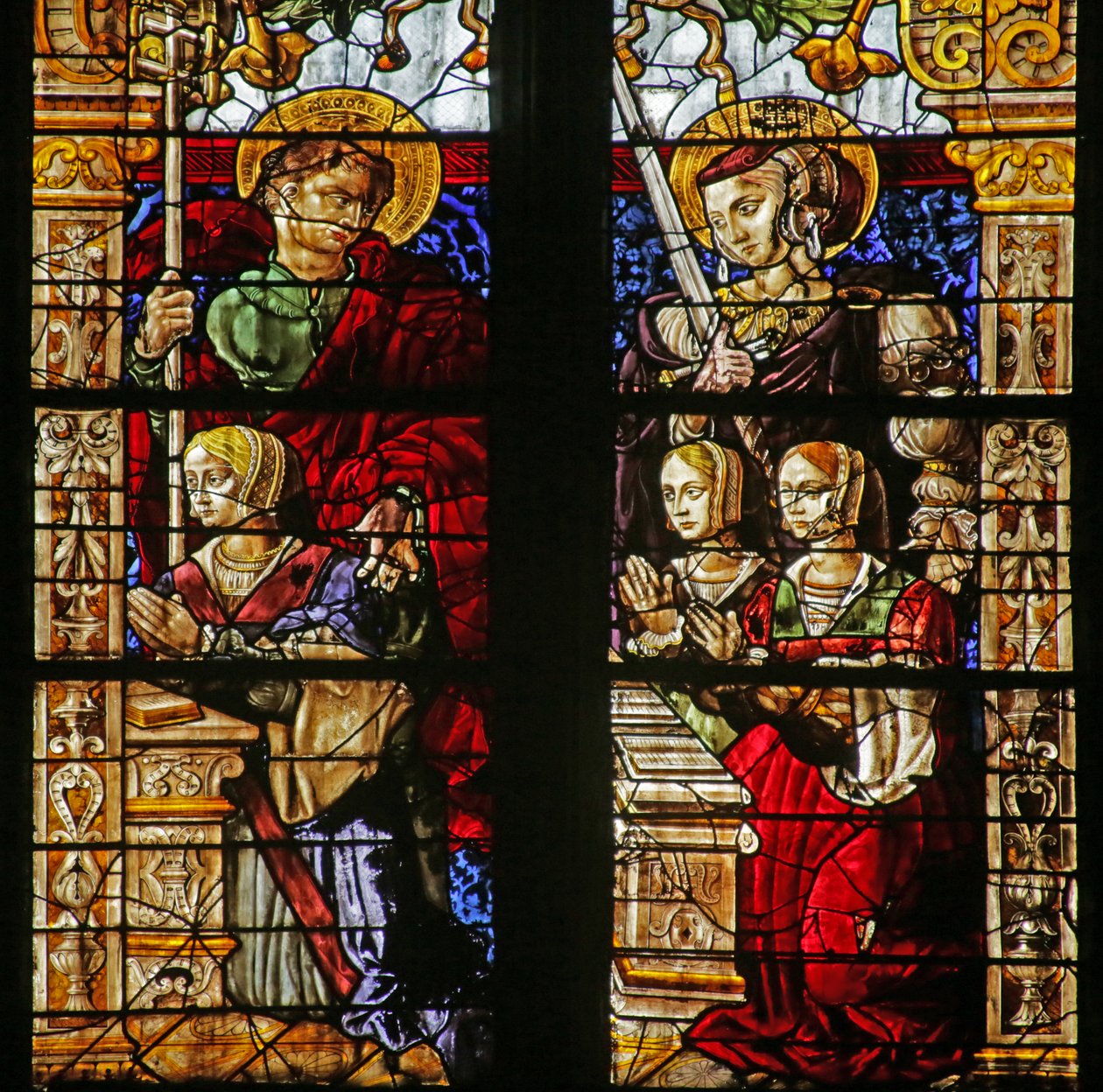 Janela representando Philippe de Serrière com St Philip, duas mulheres ajoelhadas e possivelmente St Yolande de French School