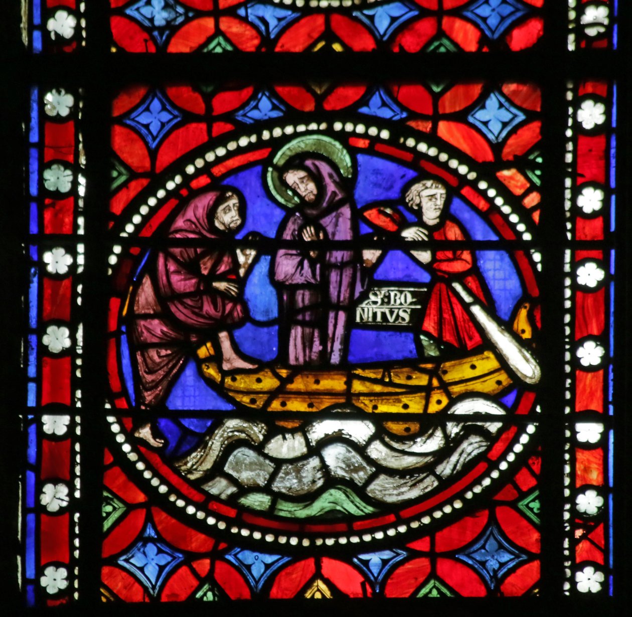 Janela retratando a cena da vida de Saint Bonnet: Saint em sua viagem a Roma e aventuras esperando por seu companheiro para se juntar a ele de French School