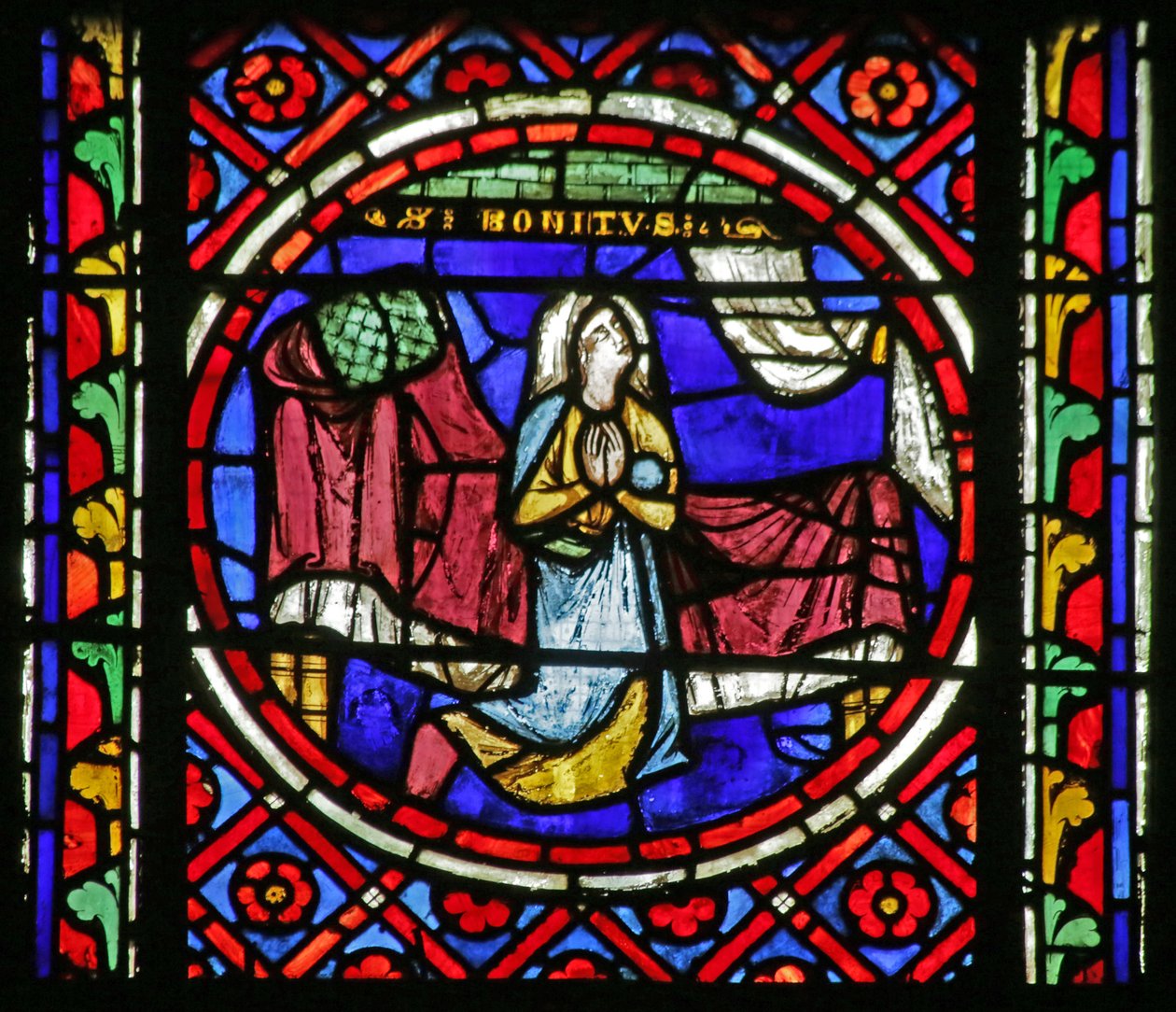 Janela retratando a cena da vida de Saint Bonnet: Blind Bedridden Blanda rezando para que Bonnet venha até ela e cure-a de French School