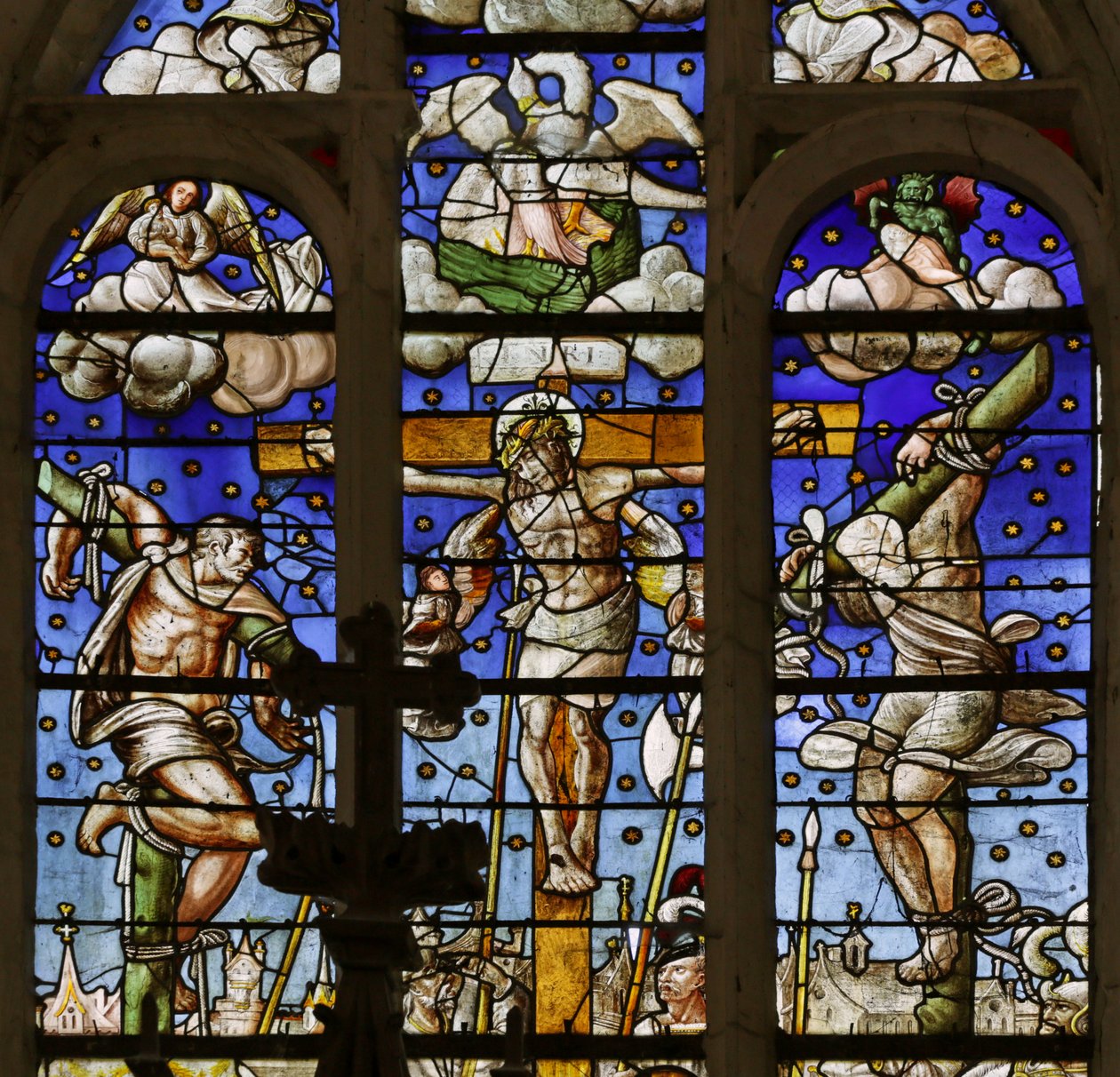 Janela retratando a crucificação de French School