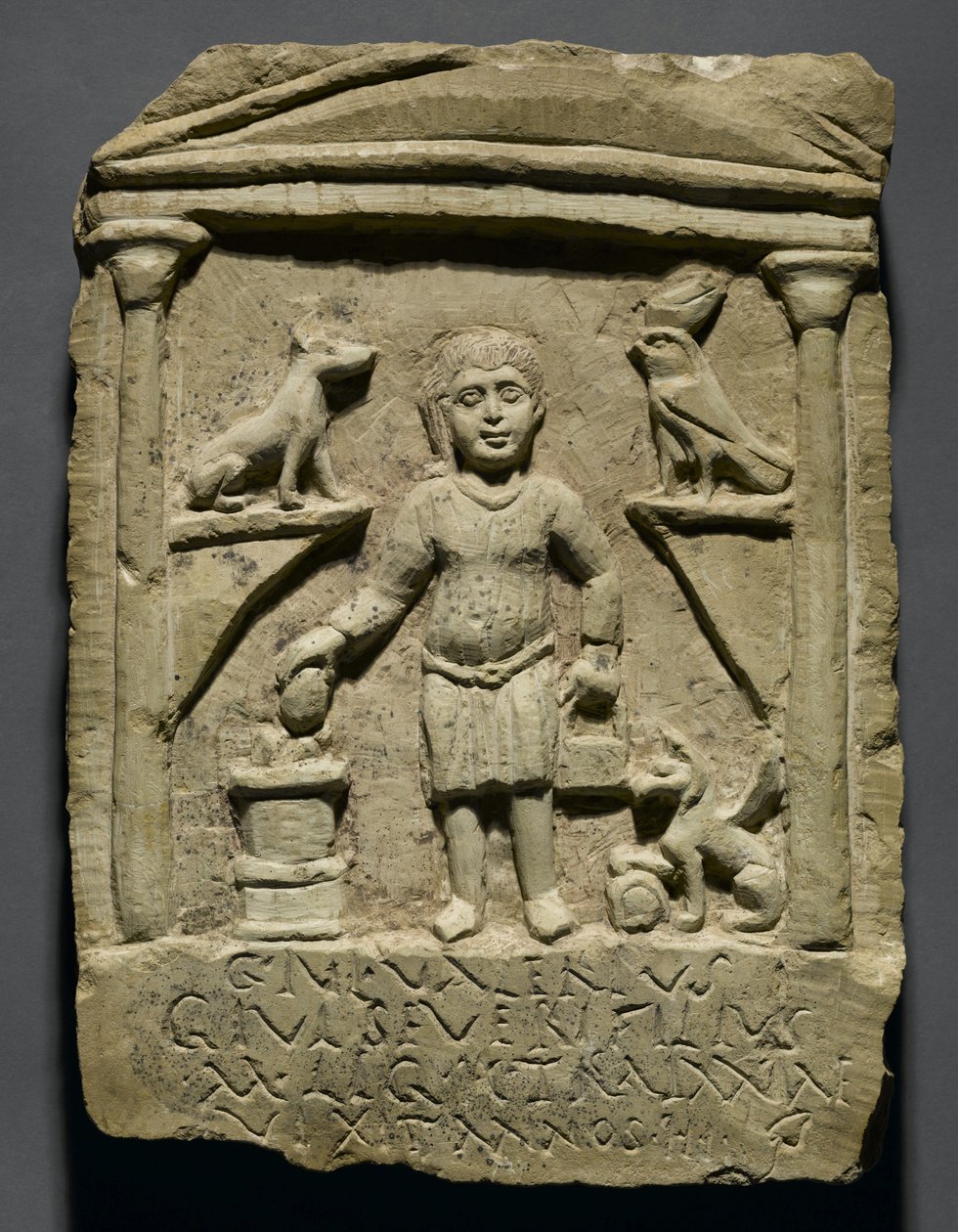 Estela funerária de C. Julius Valerius, feita no Egito (calcário com traços de tinta) de Roman