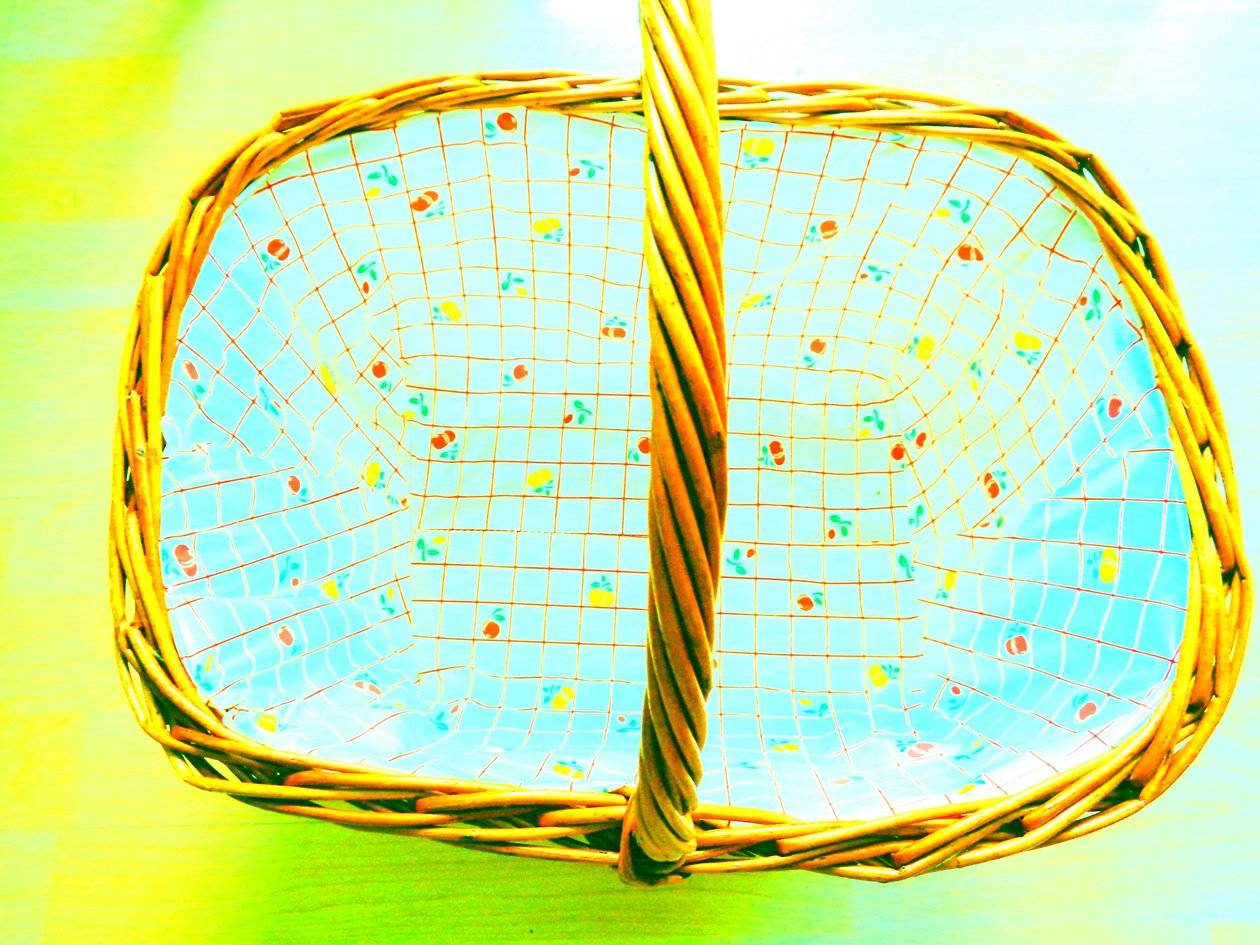 Cerejas cesto de piquenique jardim de verão vintage de Martina Konitzky