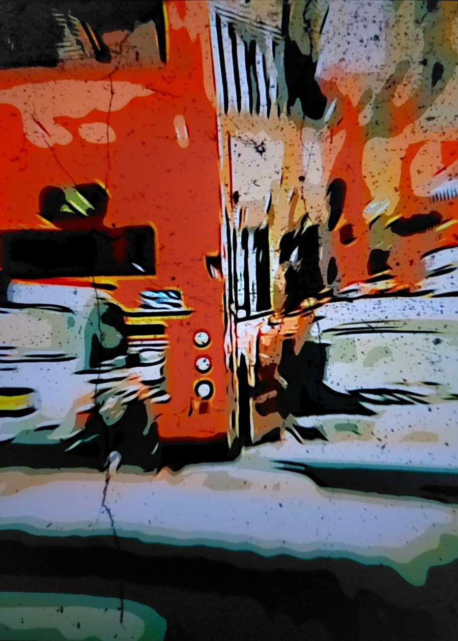Autocarro urbano laranja de Mavet