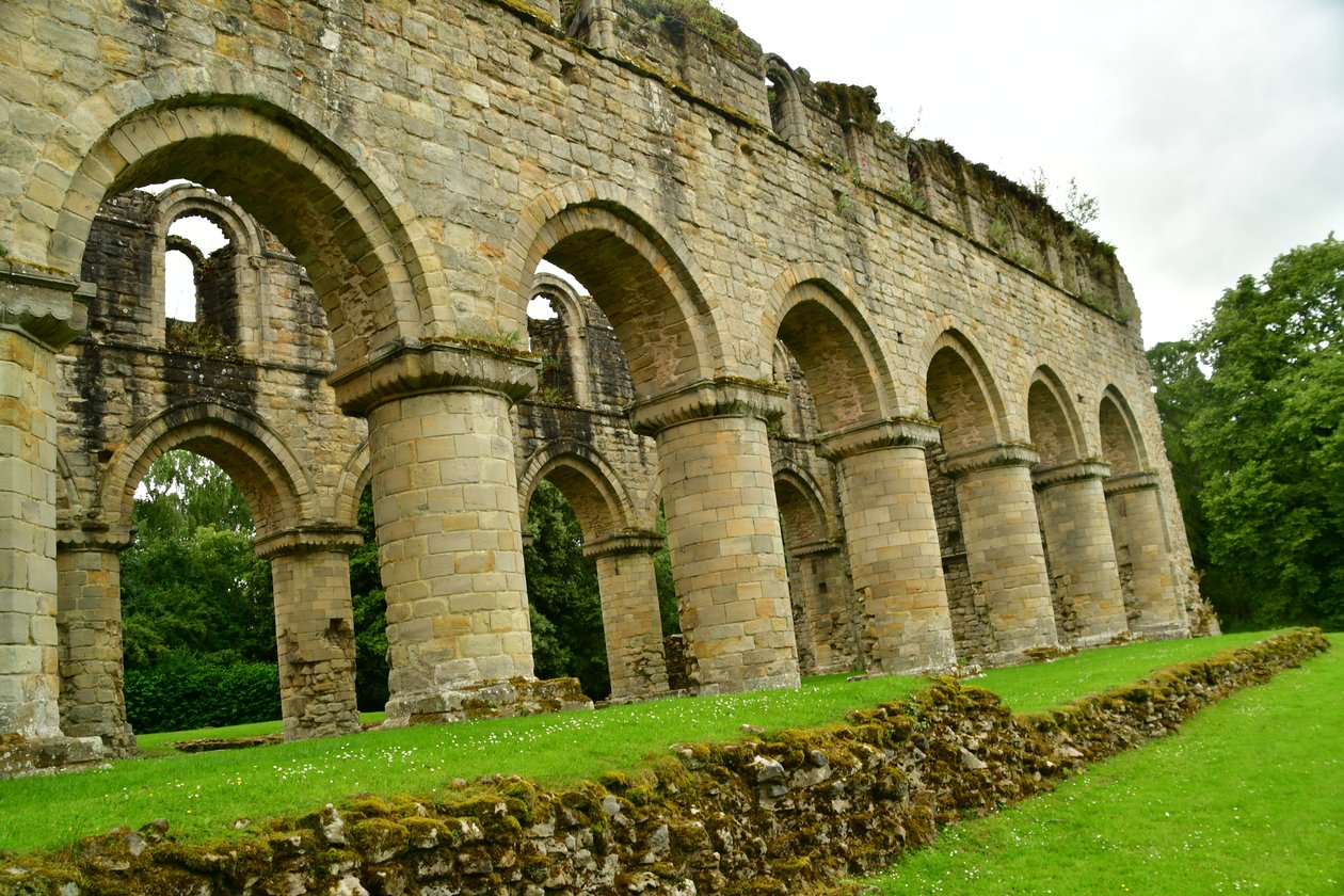 A Abadia de Buildwas, um mosteiro cisterciense medieval em Shropshire, Inglaterra. de Albert Mansour